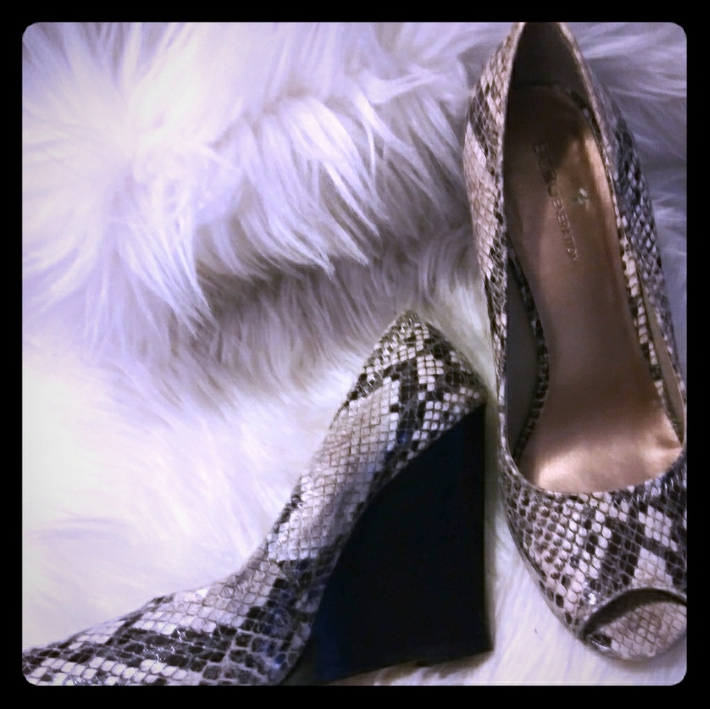BCBG WEDGE